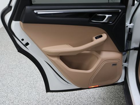 Used 2023 Porsche Macan S image 28