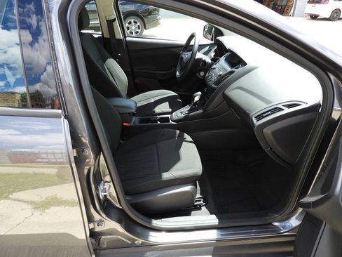 Used 2018 Ford Focus SE FWD image 29