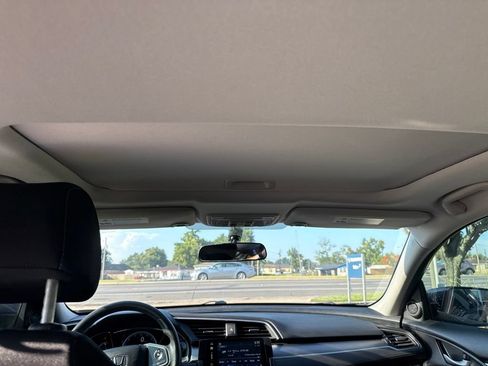 Used 2018 Honda Civic EX image 18