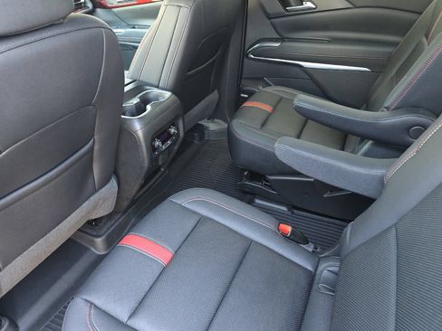 Used 2025 Chevrolet Traverse RS w/ LPO, Floor Liner Package AWD/4WD image 12
