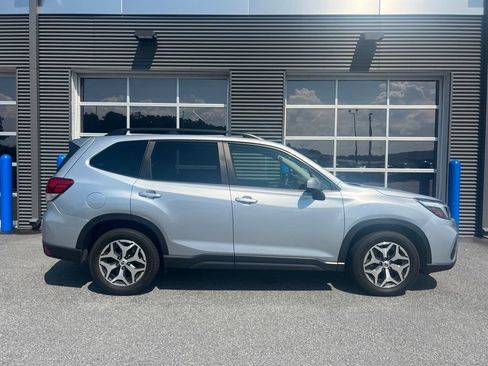 Used 2021 Subaru Forester Premium AWD/4WD image 4