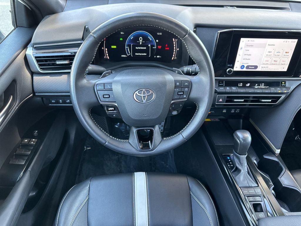 Used 2025 Toyota Camry SE FWD image 13