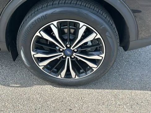 Certified 2021 Ford Escape SE w/ SE Sport Appearance Package FWD image 6