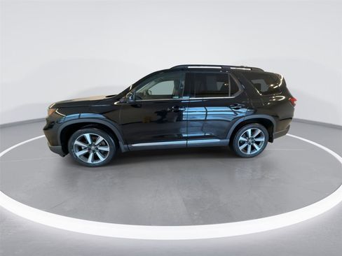Used 2023 Honda Pilot Touring image 5