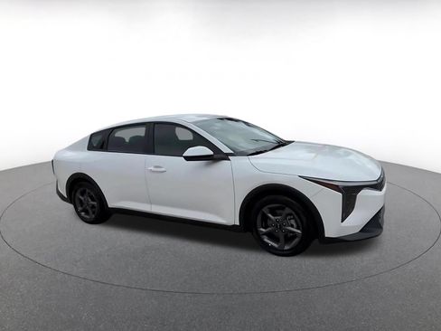 Used 2025 Kia K4 FWD image 2