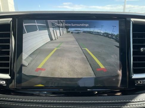 Used 2024 Chrysler Pacifica Limited FWD image 17