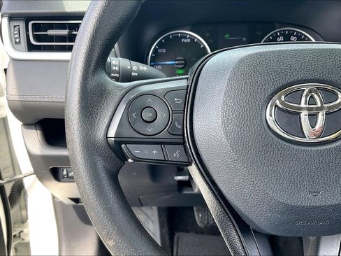 Used 2021 Toyota RAV4 XLE w/ Carpet Mat Package (TMS) image 17