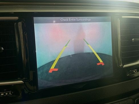 Used 2018 Chrysler Pacifica Touring-L Plus image 22