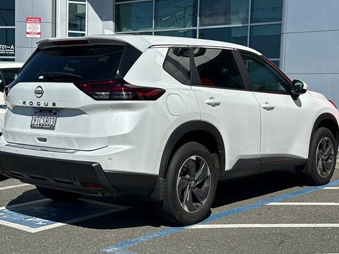 Certified 2025 Nissan Rogue SV image 3