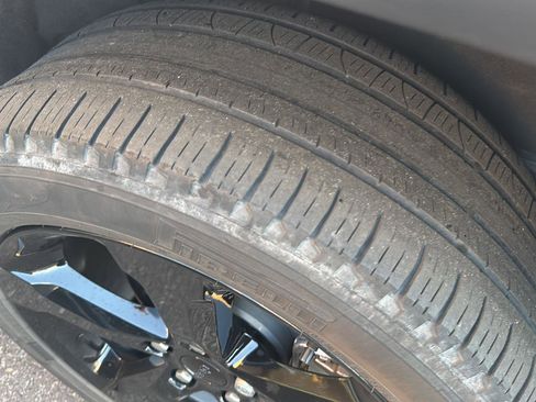 Used 2023 Jeep Grand Cherokee Limited w/ Black Appearance Package image 10