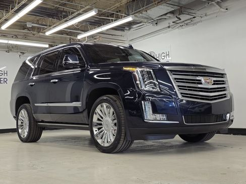 Used 2018 Cadillac Escalade Platinum AWD/4WD image 5