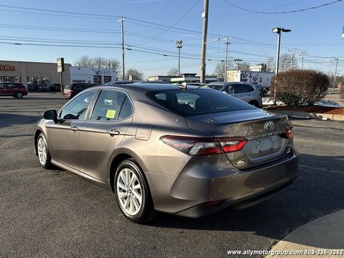 Used 2022 Toyota Camry LE image 7