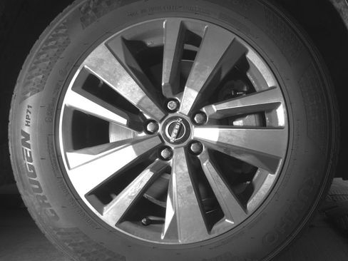 Used 2023 Nissan Pathfinder SL w/ Lighting Package (N92) FWD image 12