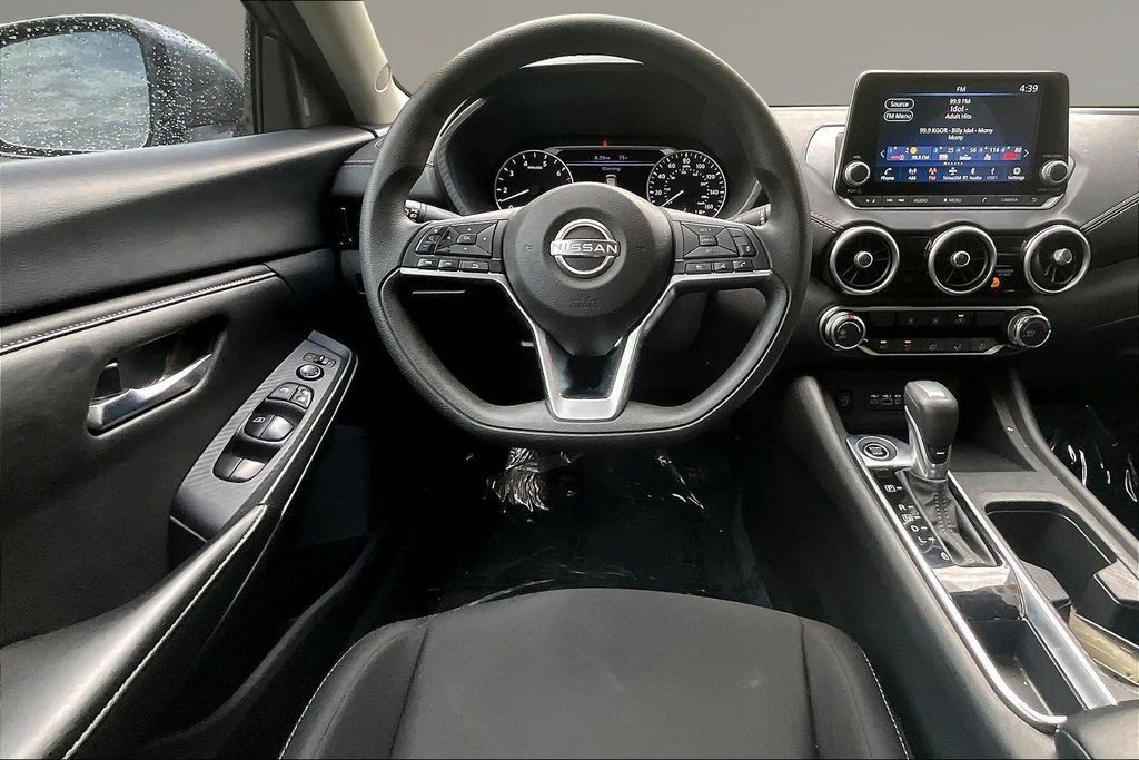 Used 2025 Nissan Sentra SV FWD image 8