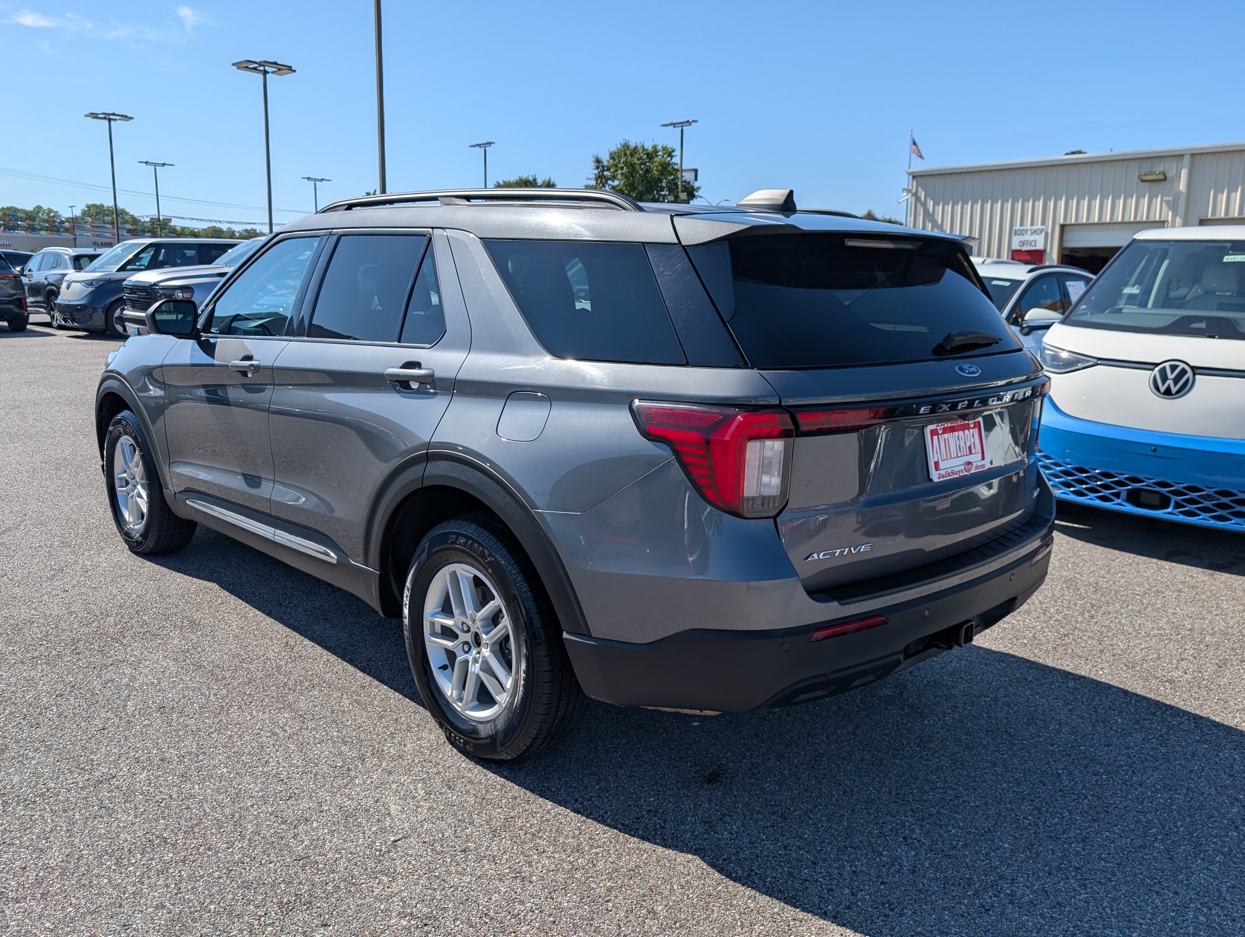 Used 2025 Ford Explorer Active AWD/4WD image 5