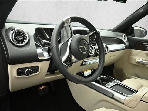 Certified 2025 Mercedes-Benz GLB 250 4MATIC image 10