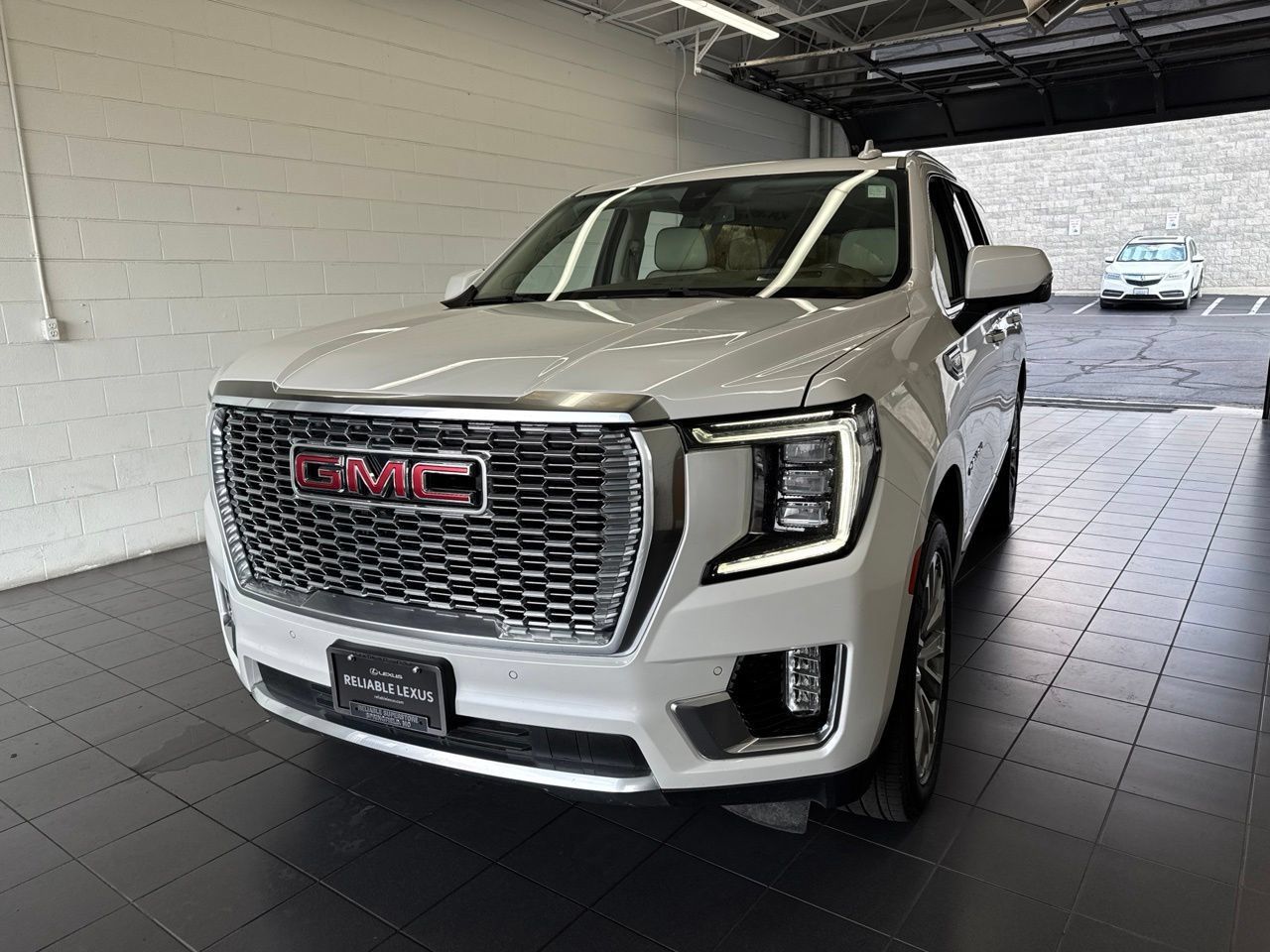 Used 2022 GMC Yukon Denali AWD/4WD image 3