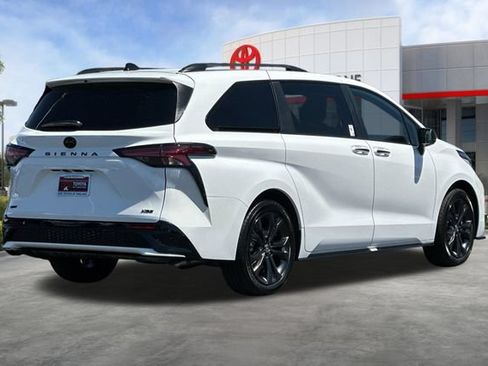Certified 2026 Toyota Sienna XSE FWD image 5