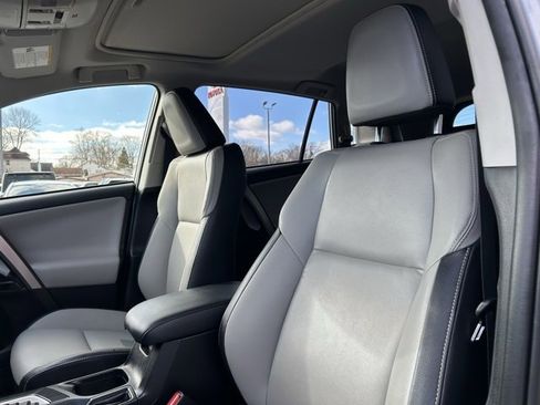 Used 2018 Toyota RAV4 Limited image 30