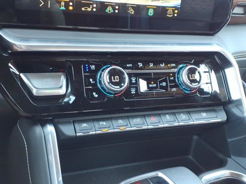 Used 2022 GMC Sierra 1500 Denali Ultimate image 12