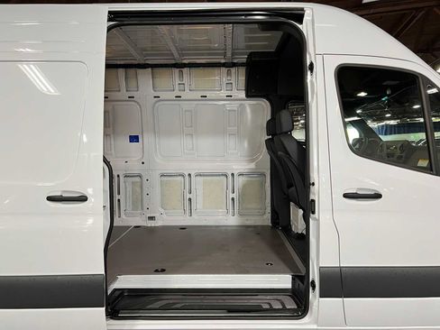 Used 2025 Mercedes-Benz Sprinter 2500 image 12