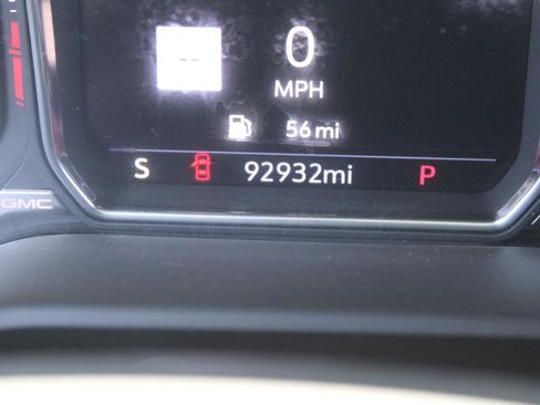 Used 2021 GMC Yukon Denali w/ Denali Premium Package AWD/4WD image 10