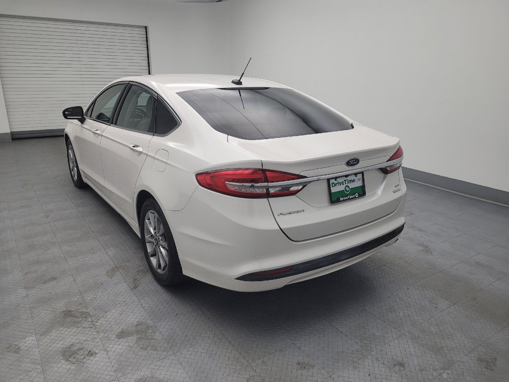 Used 2017 Ford Fusion SE w/ Fusion SE Technology Package FWD image 5