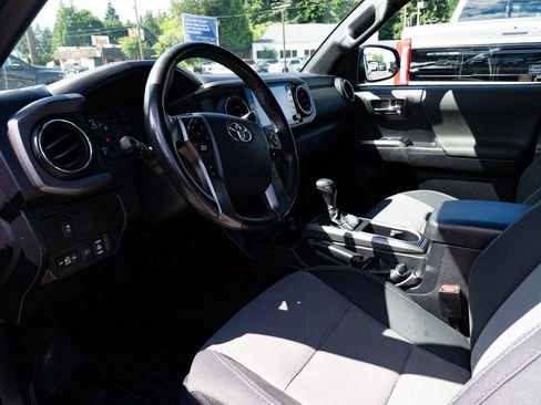 Used 2020 Toyota Tacoma TRD Off-Road AWD/4WD image 21