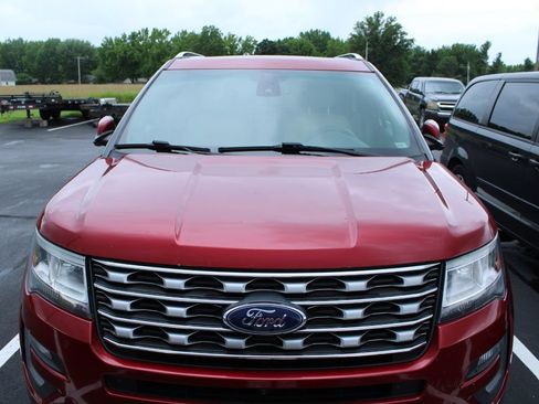 Used 2017 Ford Explorer Limited w/ Equipment Group 303A AWD/4WD image 2