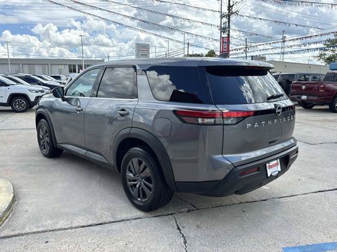 Used 2022 Nissan Pathfinder S FWD image 5