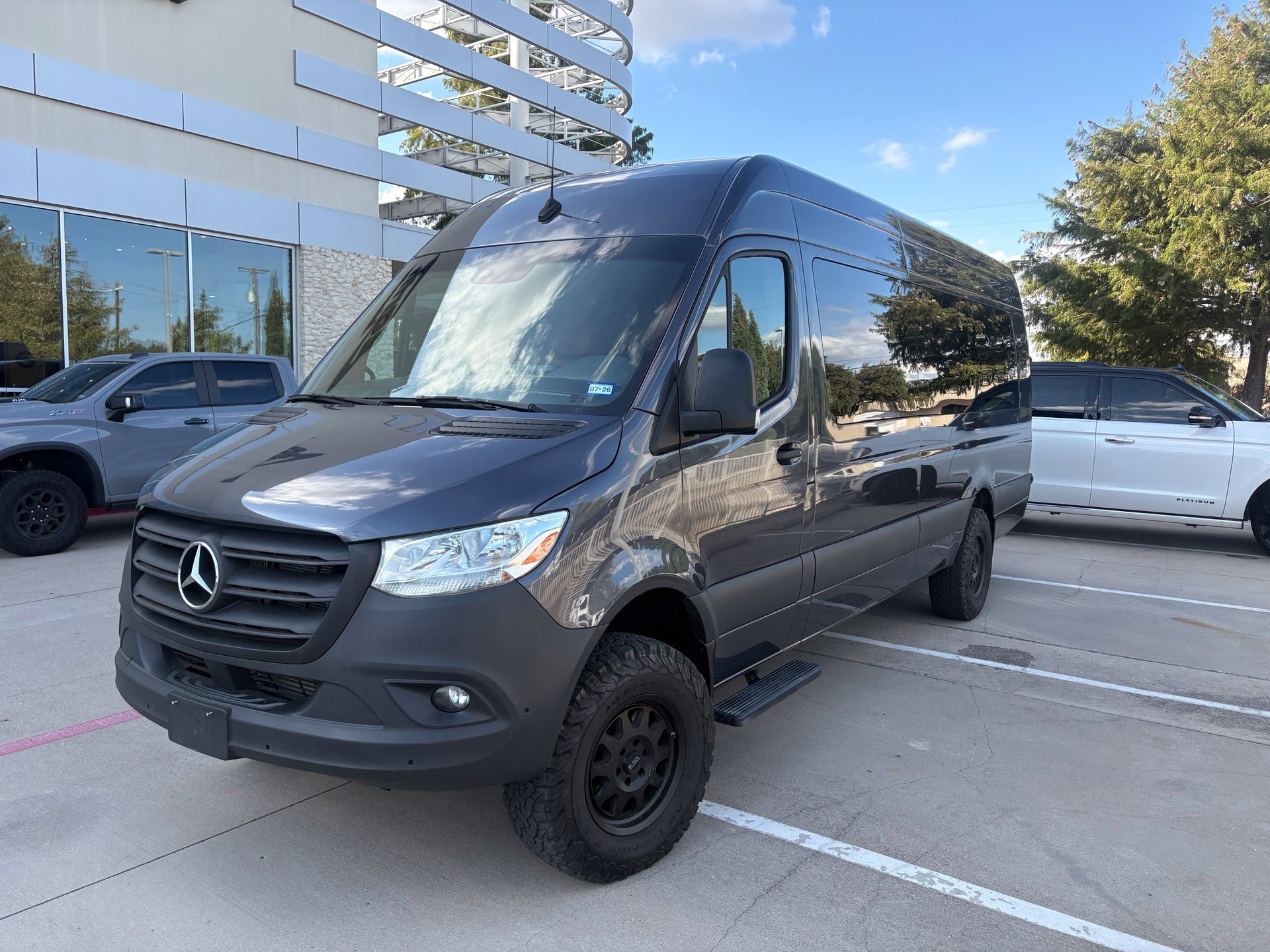 Used 2021 Mercedes-Benz Sprinter 2500 image 1