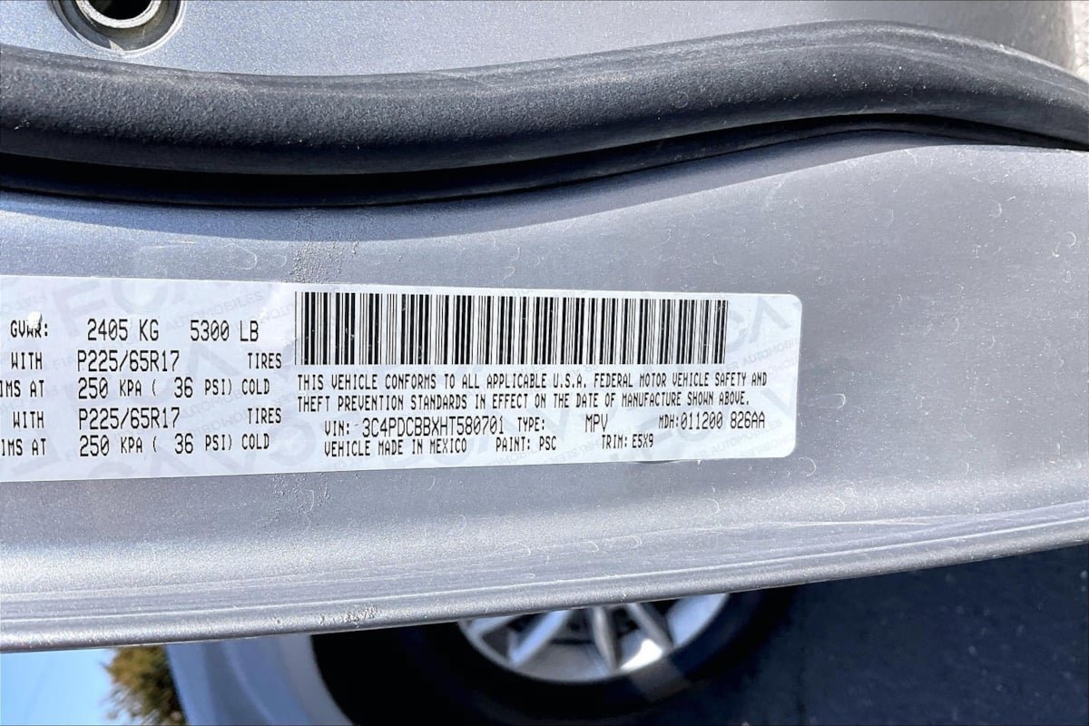 Used 2017 Dodge Journey SXT FWD image 31