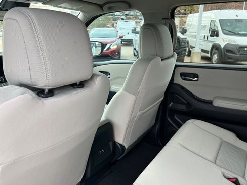 Certified 2025 Nissan Frontier SV image 19