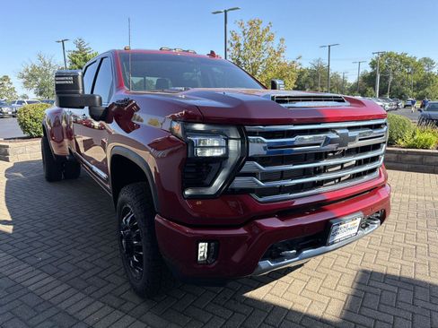 Used 2026 Chevrolet Silverado 3500 High Country w/ High Country Premium Package AWD/4WD image 7