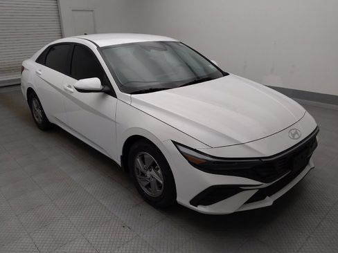 Used 2025 Hyundai Elantra SE FWD image 13