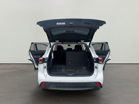 Used 2023 Toyota Corolla XSE image 30