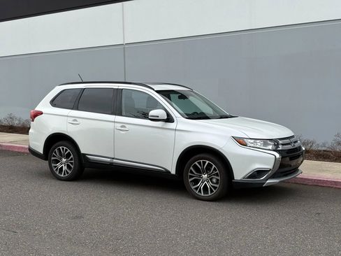 Used 2016 Mitsubishi Outlander SEL AWD/4WD image 8