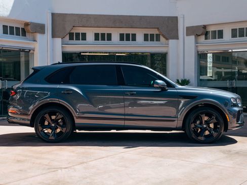Used 2024 Bentley Bentayga Extended Wheelbase AWD/4WD image 5
