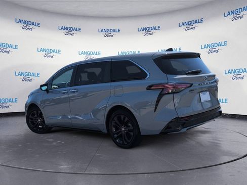 Used 2024 Toyota Sienna XSE image 9