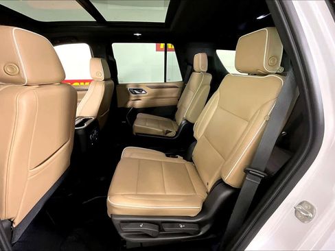 Used 2021 Chevrolet Tahoe Premier w/ Premium Package image 18