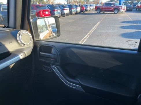 Used 2015 Jeep Wrangler Unlimited Rubicon w/ Dual Top Group image 25