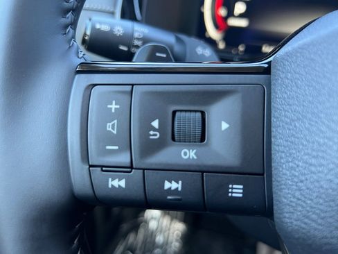 New 2026 Nissan Pathfinder SL image 10