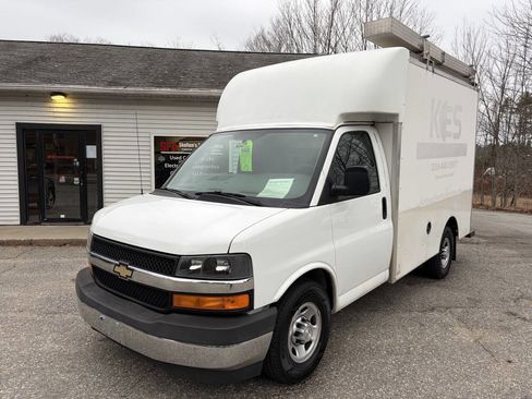 Used 2017 Chevrolet Express 3500 image 1