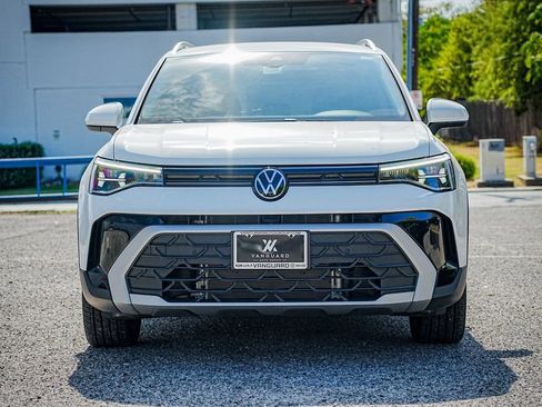 New 2025 Volkswagen Taos SE image 3