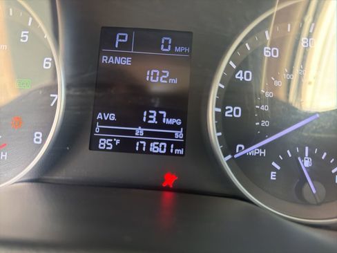 Used 2017 Hyundai Elantra SE image 6