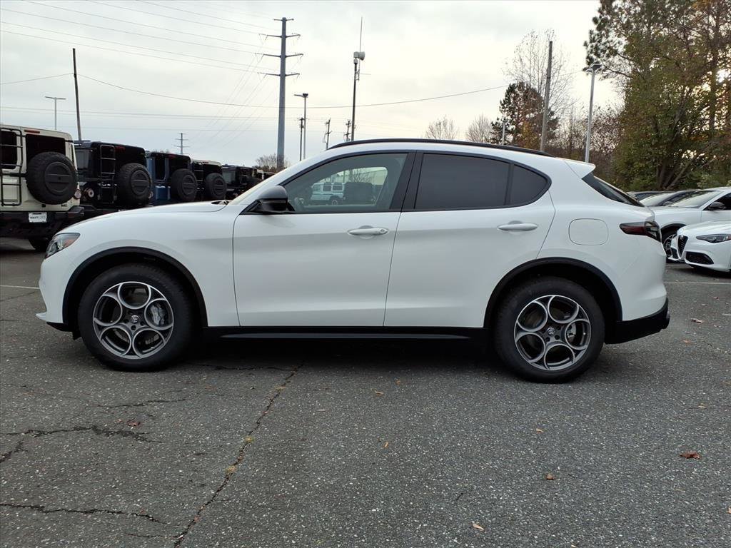 New 2025 Alfa Romeo Stelvio Sprint w/ Convenience Package AWD/4WD image 15