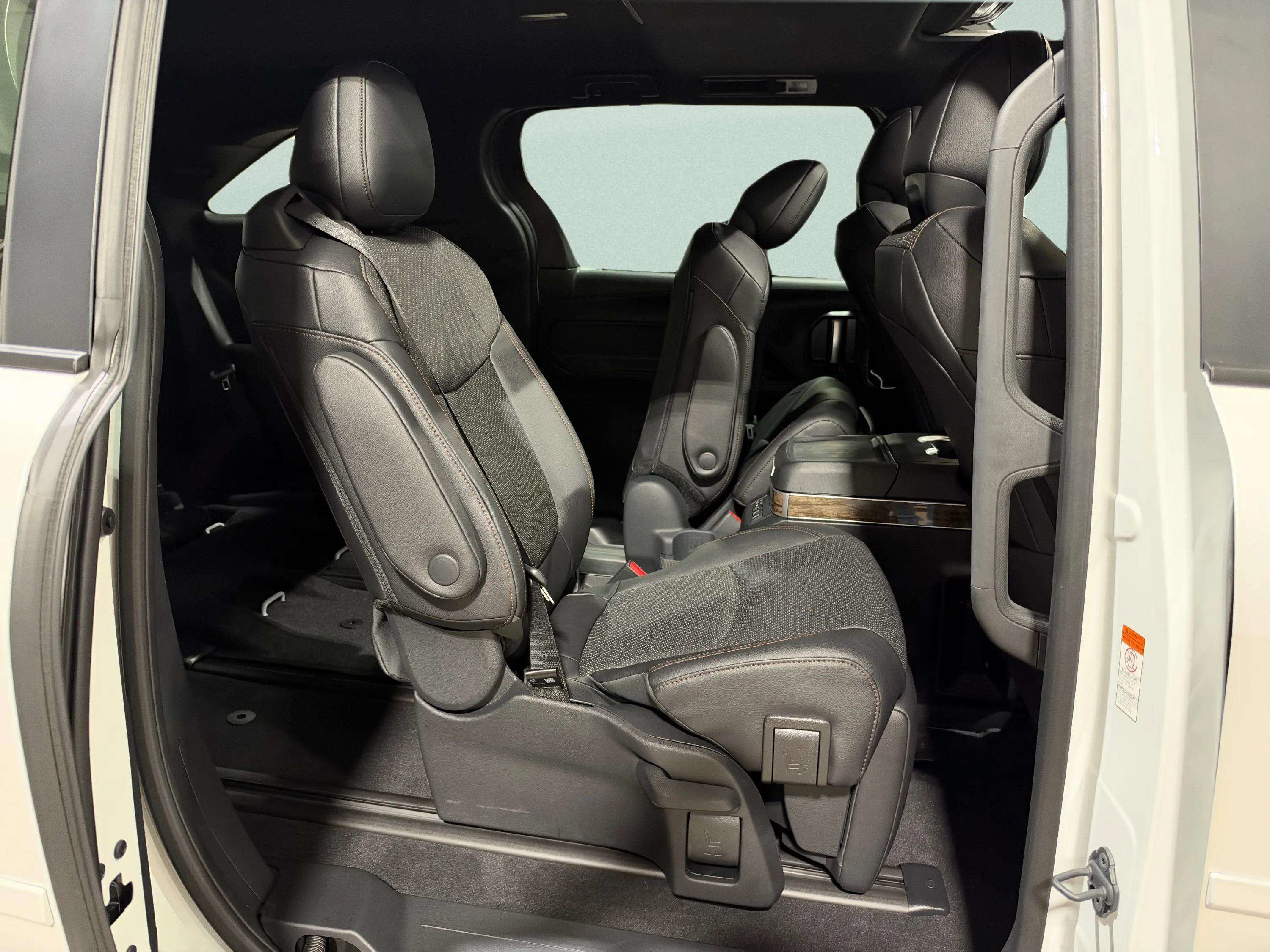 Used 2026 Toyota Sienna Platinum AWD/4WD image 33