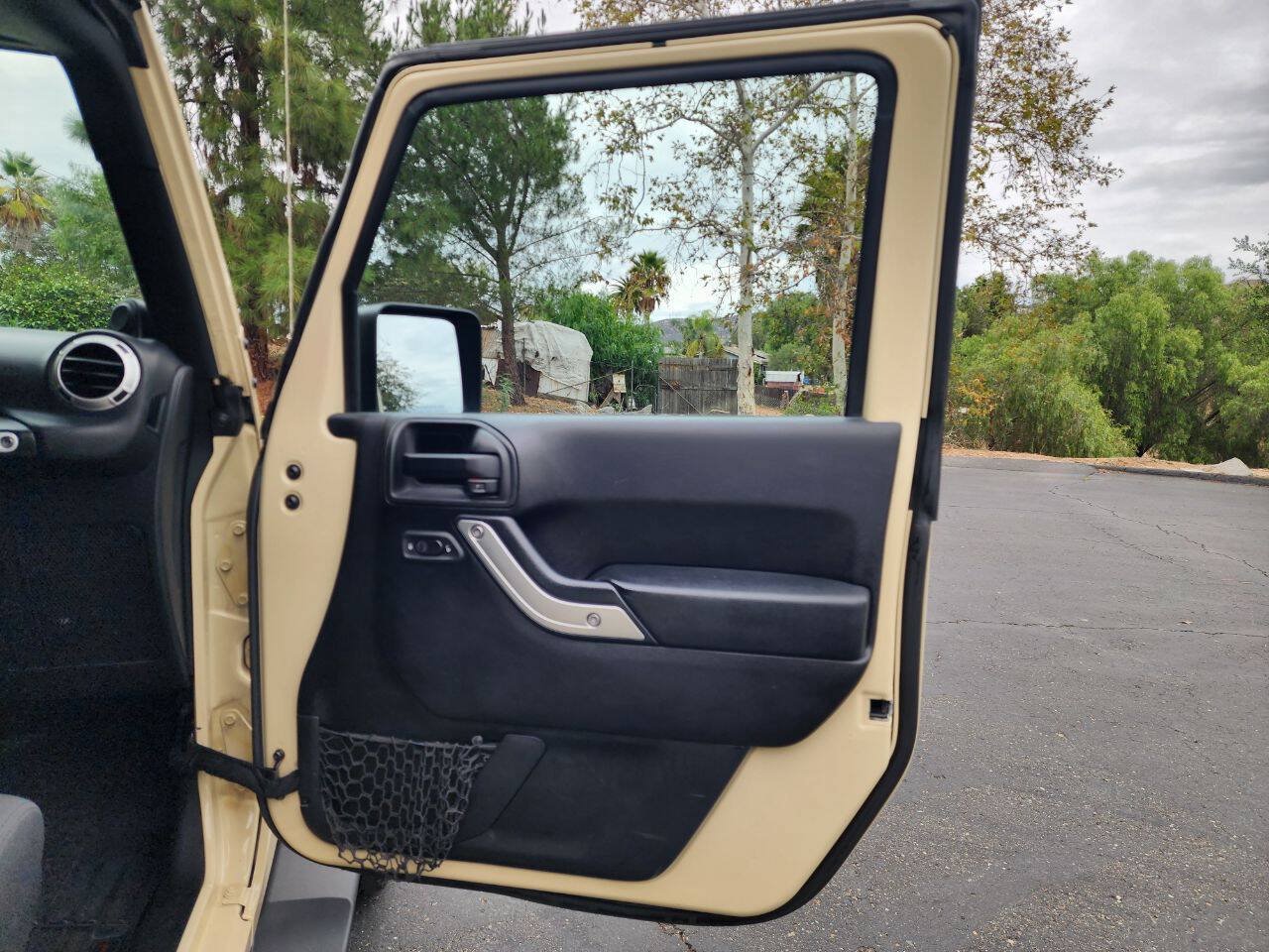 Used 2011 Jeep Wrangler Sahara w/ Dual Top Group AWD/4WD image 29