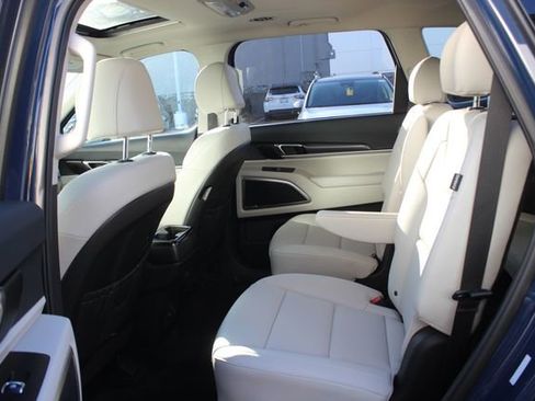 Certified 2024 Kia Telluride S w/ S Sunroof Package AWD/4WD image 25