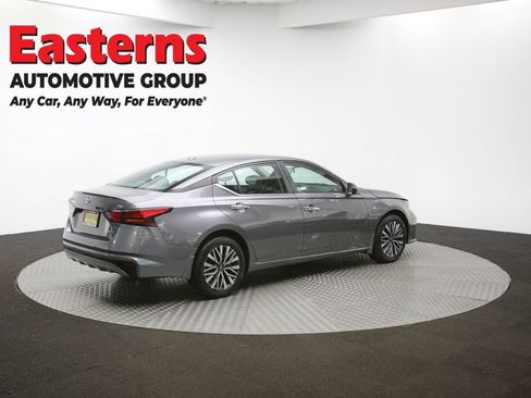 Used 2024 Nissan Altima 2.5 SV AWD/4WD image 40